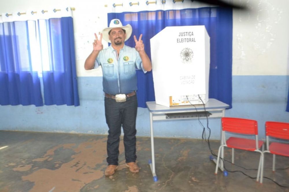 Prefeito Padre Florisvane em fim de mandato tem evitado tomar medidas duras contra a pandemia além de usar o cargo para perseguir profissionais da imprensa - Foto: Edsom Gilmar / Arquivo