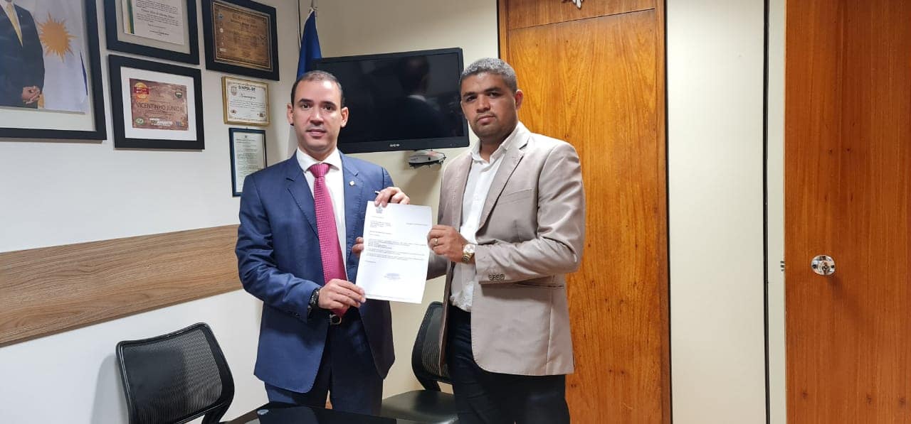 Na foto Marcelo Rodrigues aparece ao lado do Deputado Federal Vicentinho JR - Foto: Arquivo Pessoal 