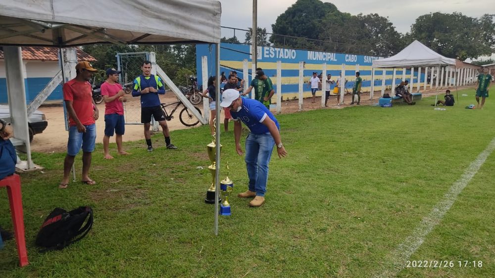 Troféu da equipe campeã no estádio Cabo Santos - Foto: Edsom Gilmar 