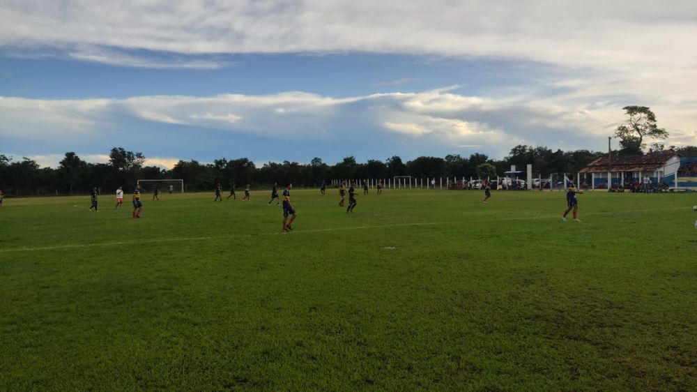 Gramado do Cabo Santos apresenta condições regulares para a prática futebolística - Foto: Edsom Gilmar 