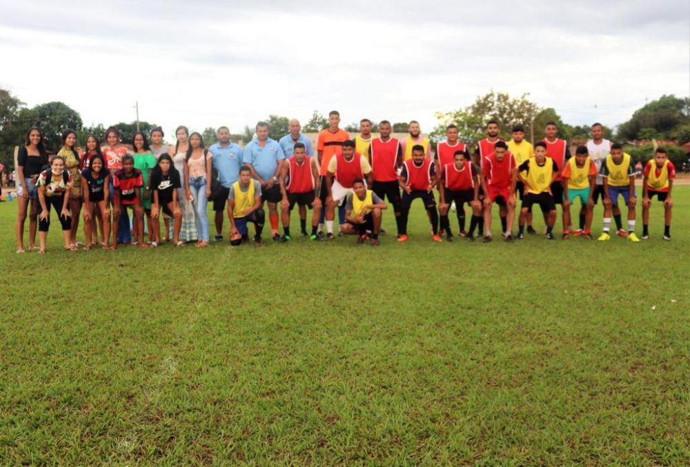 Elenco masculino e feminino recebe o incentivo da prefeitura de Abreulândia - Foto: Ascom/Divulgação 