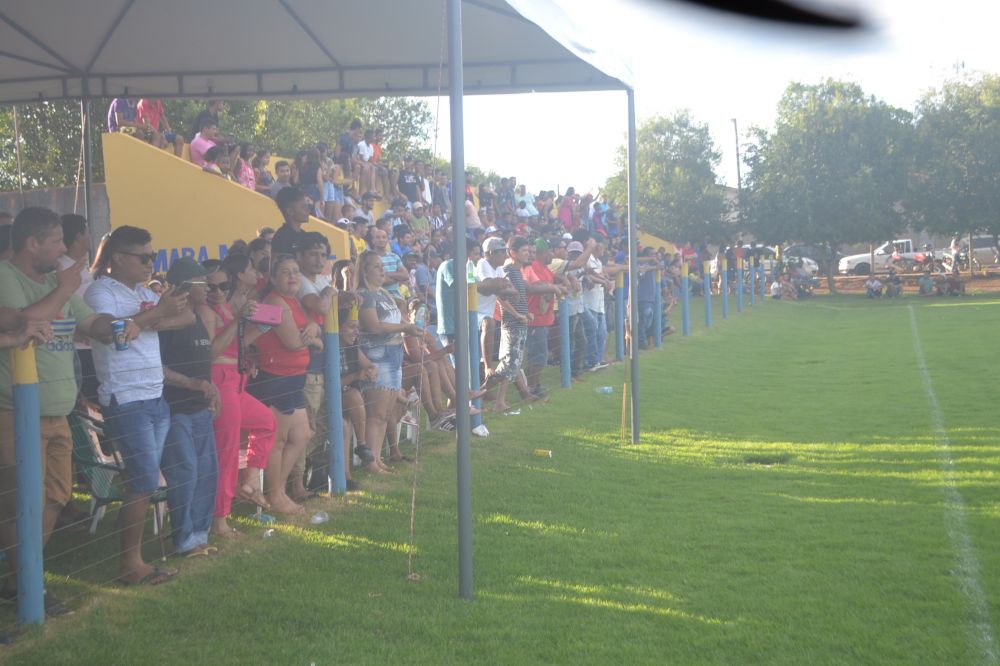 Torcida lotou as arquibancadas do estádio Carneirão - Foto: Edsom Gilmar 