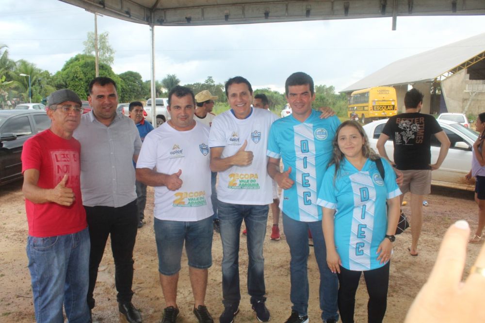 Autoridades políticas estiveram no estádio Mariano Pereira - Foto: Ascom/Divulgação 