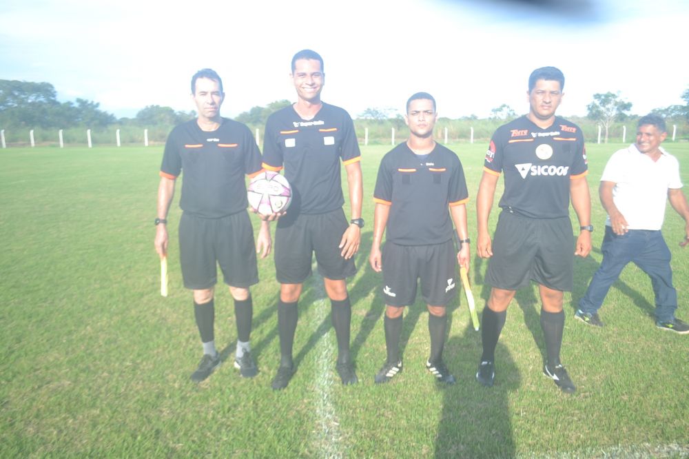 Arbitragem da partida - Foto: Edsom Gilmar 