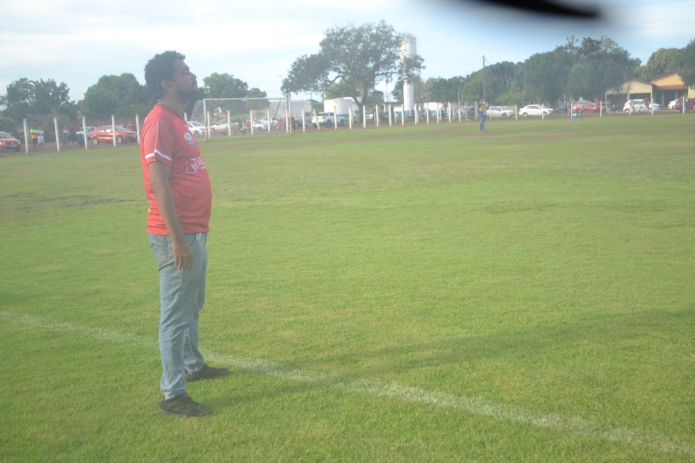 Técnico Domingos Silva afirmou que tirou um peso das costas com a apresentação do futebol de seus comandados - Foto: Edsom Gilmar 