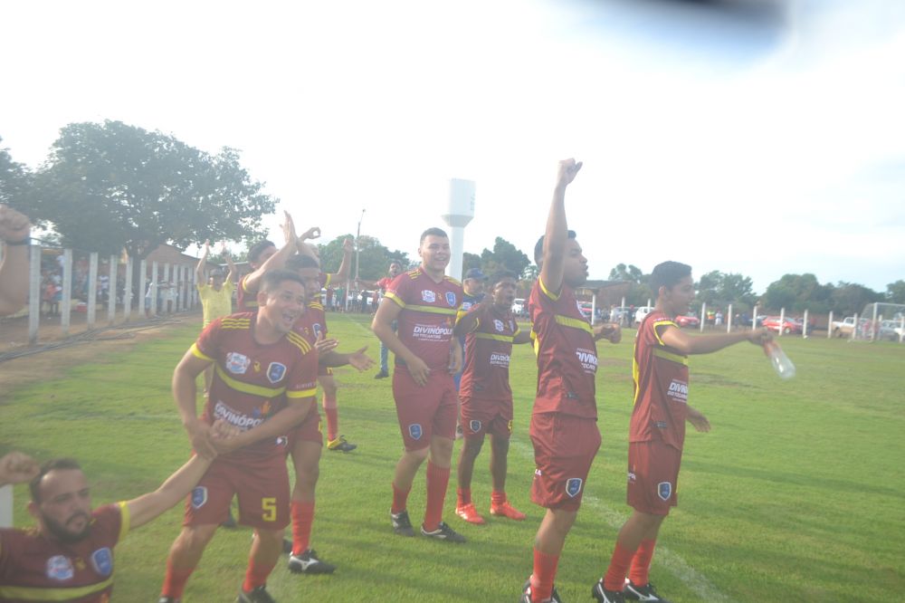 Banco do Divinópolis comemora gol da equipe - Foto: Edsom Gilmar 