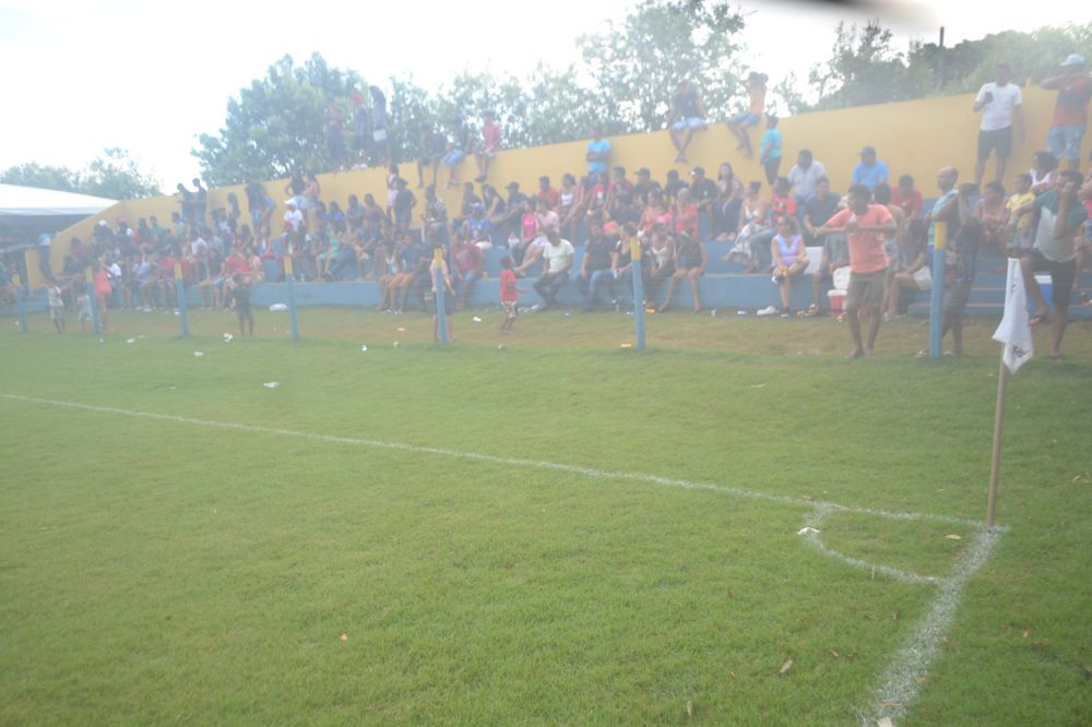 Torcida acompanhou o jogo no Carneirão - Foto: Edsom Gilmar 