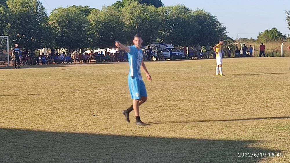 Aurélio comemora gol marcado no estádio Carneirão - Foto: Edsom Gilmar 