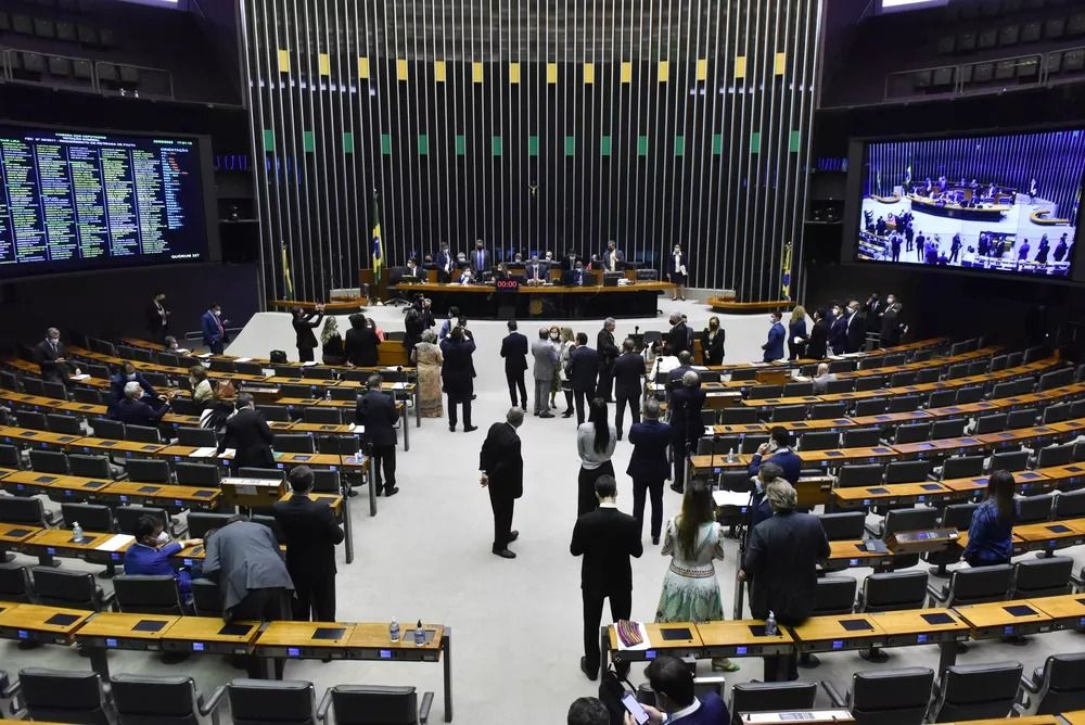 Deputados no plenário da Câmara durante sessão deliberativa — Foto: Zeca Ribeiro / Câmara dos Deputados