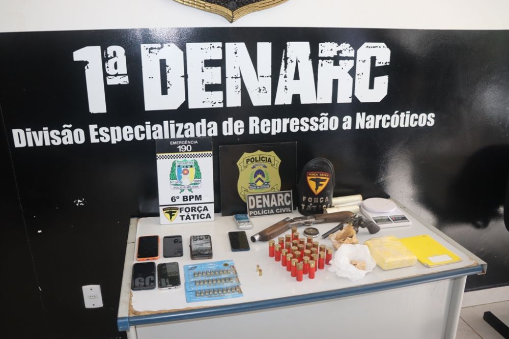 Armas de fogo, munições, crack, maconha e cocaína foram apreendidos durante as buscas – Foto: Alessandro Ferreira / Agência Tocantins 