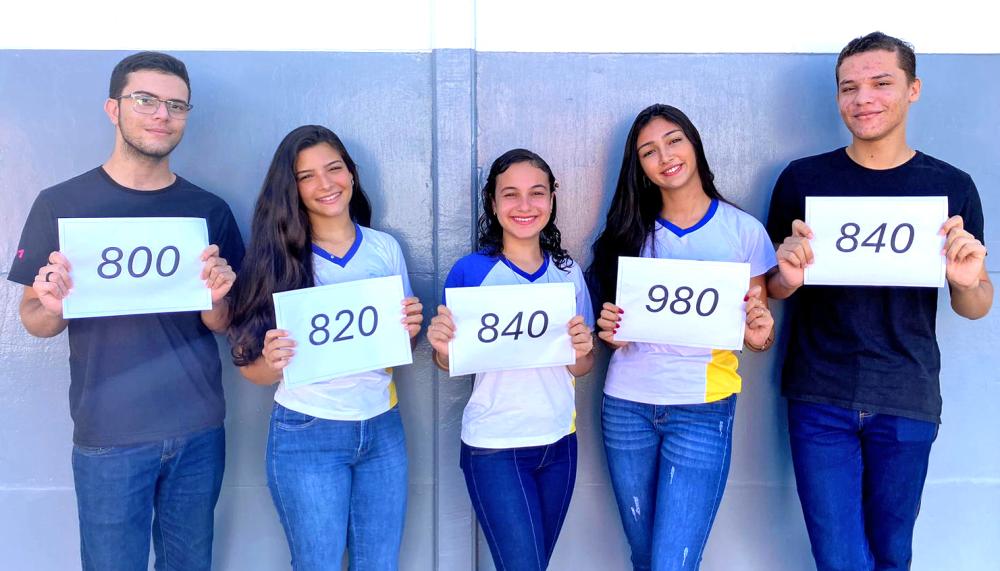 Estudantes comemoram o sucesso na redação do Enem – Foto: Arquivo/Escola/Governo do Tocantins