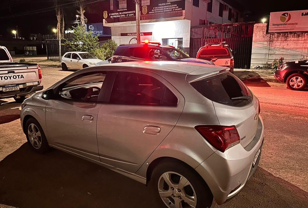 Veículo Chevrolet Onix roubado pelos criminosos, foi recuperado nas proximidades do setor Jardim Taquari – Foto: Alessandro Ferreira / Agência Tocantins