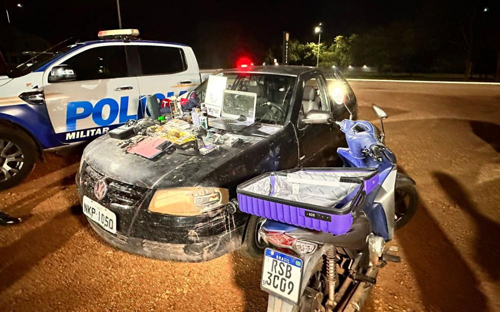 Com os suspeitos foi apreendido os veículos usados durante os crimes e vários objetos das vítimas – Foto: Alessandro Ferreira / Agência Tocantins