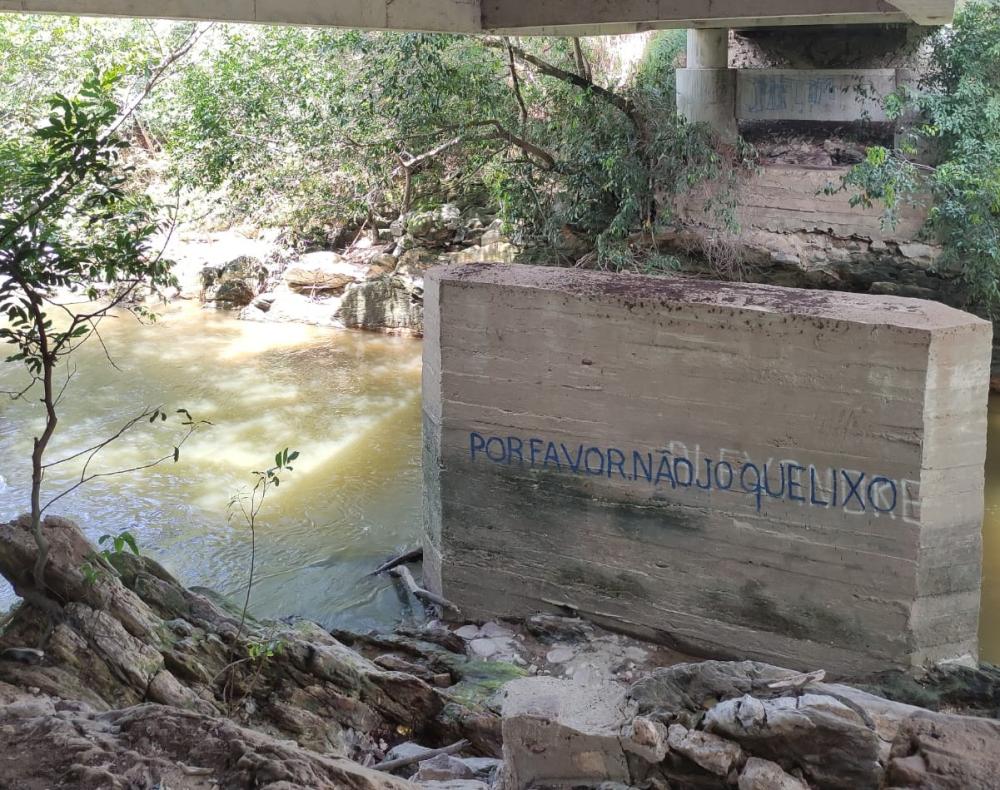 Ponte onde a vítima foi encontrada ferida após tentativa de latrocínio – Foto: Divulgação / PCTO