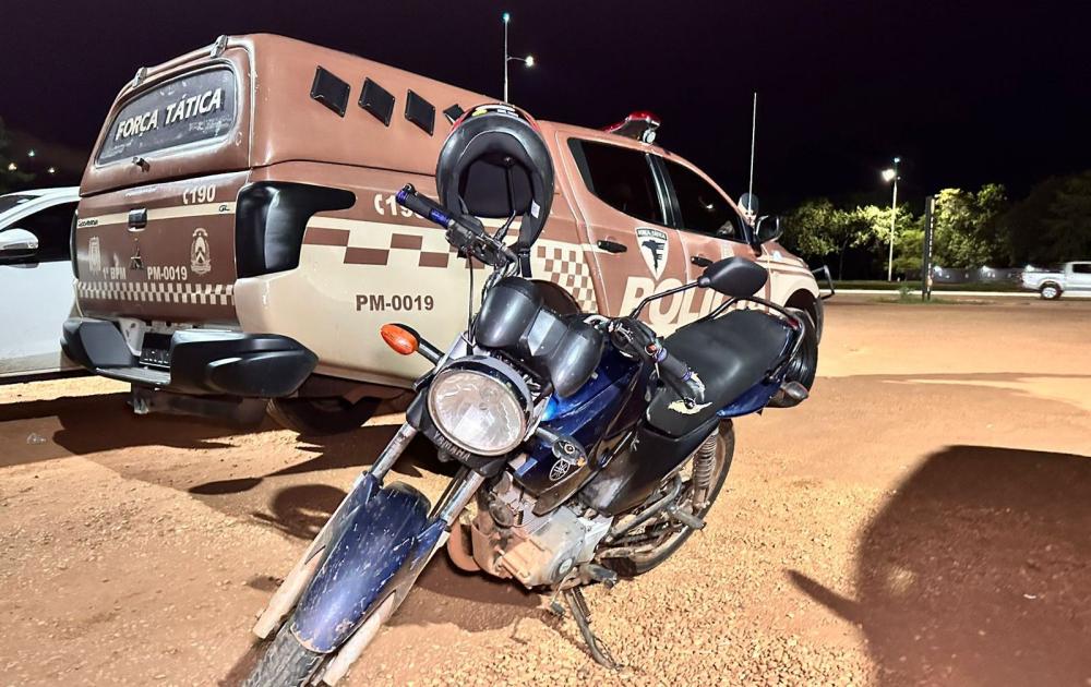 Motocicleta usada pelo casal para transportar a droga de Porto Nacional para Palmas foi apreendida – Foto: Alessandro Ferreira / Agência Tocantins