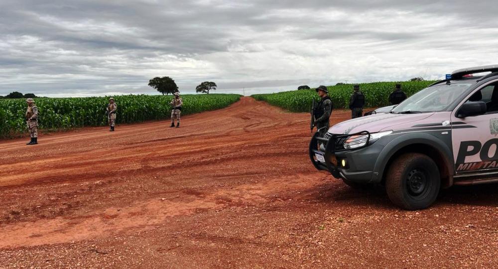 Após PM montar cerco, suspeitos de assalto em fazenda são presos — Foto: Divulgação/ASCOM PMTO