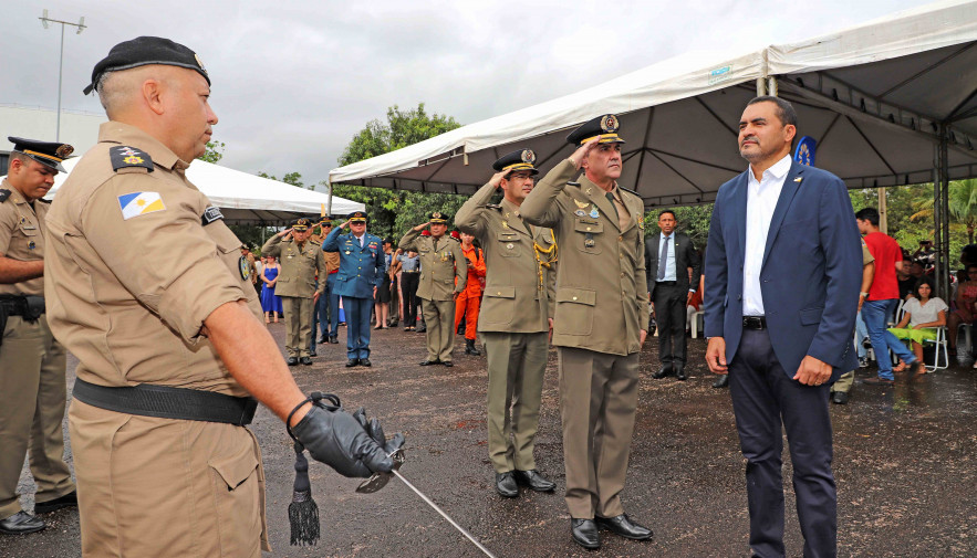 Governador Wanderlei Barbosa conduz solenidade que marca a promoção e o reconhecimento dos policiais militares tocantinenses. – Foto: Antônio Gonçalves/Governo do Tocantins