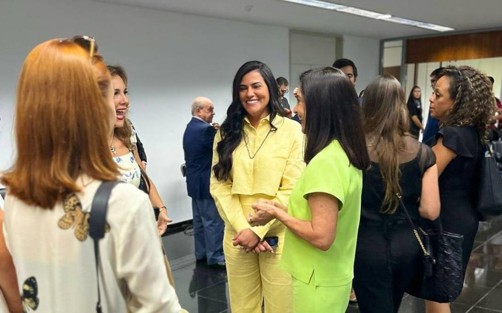 Durante lançamento de livro de autoria de Lu Alckmin, a primeira-dama Karynne Sotero manifestou apoio do Governo do Tocantins a iniciativas que podem ser trazidas para o Estado – Foto: Lidieth Sanchez/Governo do Tocantins