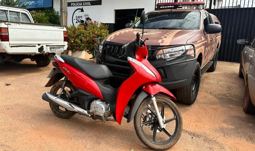 A motocicleta foi levada para a delegacia da Polícia Civil e após ser periciada foi restituída ao seu legítimo proprietário – Foto: Alessandro Ferreira / Jornal Agência Tocantins