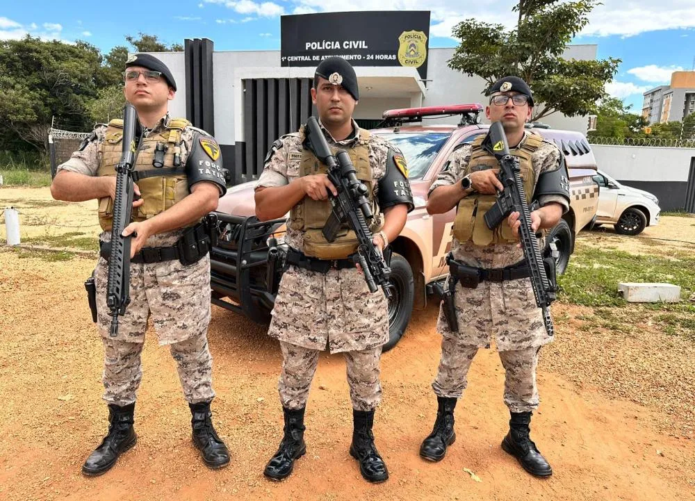 O suspeito foi apresentado à autoridade policial na 1ª CAPC pela equipe da Força Tática do 1º BPM – Foto: Alessandro Ferreira / Jornal Agência Tocantins