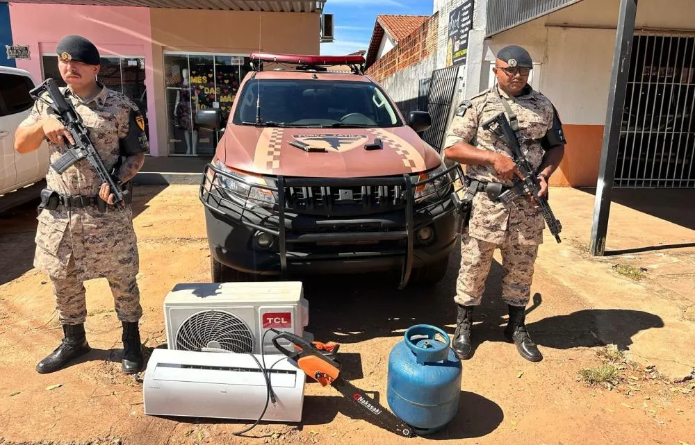 Com o suspeito, os militares apreenderam parte dos objetos que foram furtados do interior do imóvel – Foto: Alessandro Ferreira / Agência Tocantins