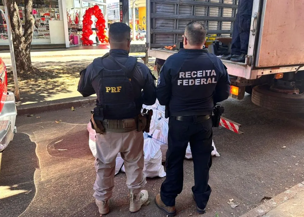 Produtos falsificados foram apreendidos em lojas do centro de Palmas e Taquaralto — Foto: Alessandro Ferreira / Agência Tocantins