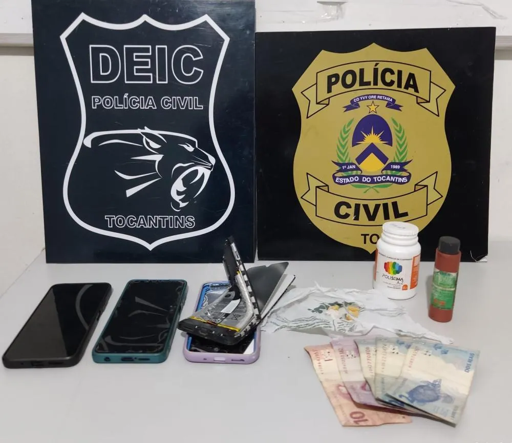 Droga e dinheiro apreendidos com o criminoso durante a abordagem dos policiais civis – Foto: Divulgação / 5ª Deic