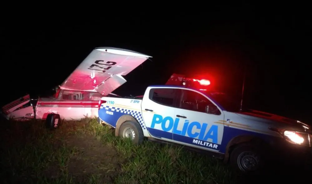 Avião fez pouso de emergência numa propriedade da zona rural a 40 km de Rio Sono — Foto: Ascom/PMTO