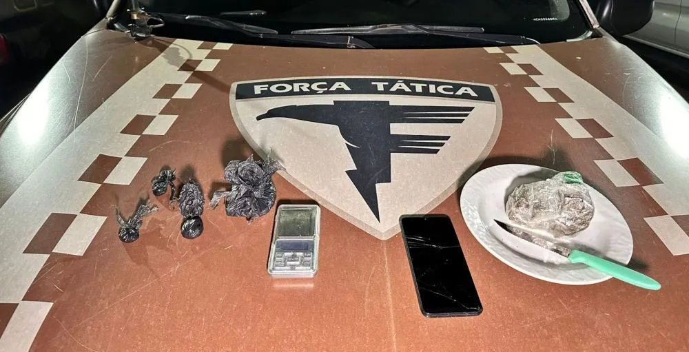 Com o suspeito, foram apreendidas substâncias entorpecentes análoga à maconha, balança de precisão e aparelho celular – Foto: Alessandro Ferreira / Agência Tocantins