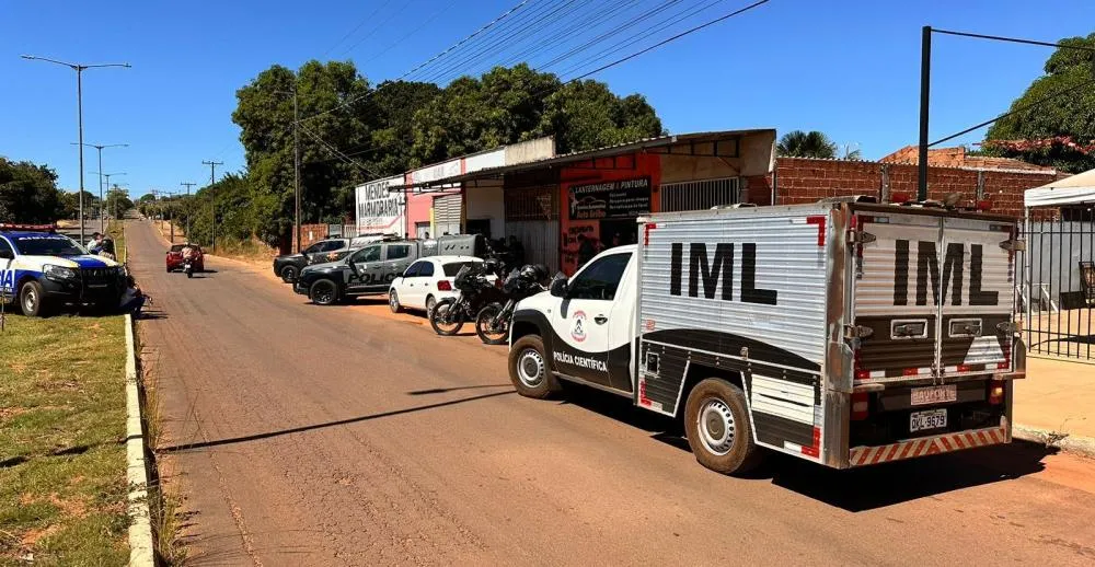 A ocorrência foi registrada na Avenida Goiás, no Jardim Aureny III, na região sul de Palmas. O corpo foi levado para o IML – Foto: Alessandro Ferreira / Agência Tocantins