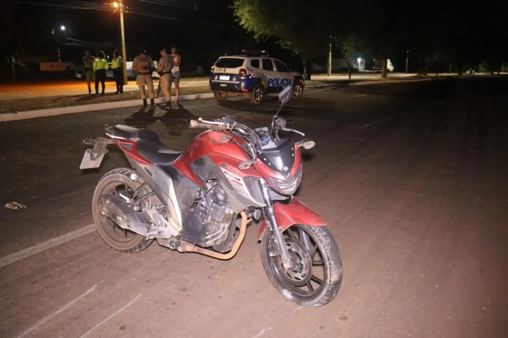 Anderson havia pego a moto de um amigo emprestada para comprar cigarros, ele bateu em um poste e morreu no local – Foto: Alessandro Ferreira / Agência Tocantins