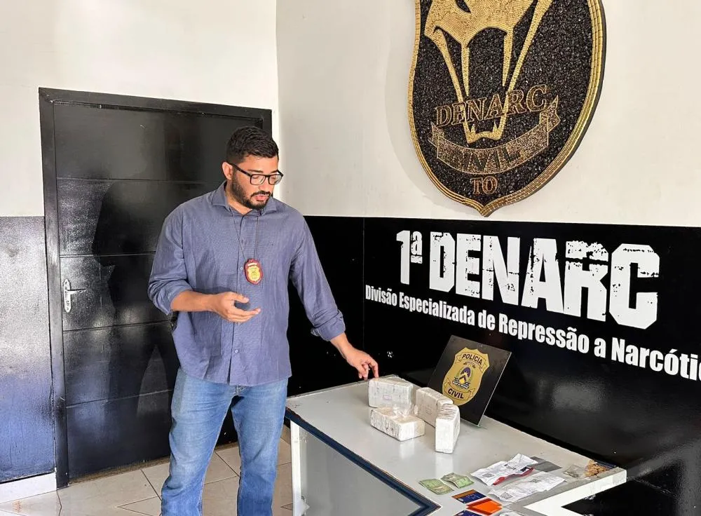 Delegado Alexander Costa durante entrevista à reportagem da Agência Tocantins, falou da relevância da apreensão se dá pelo valor estimado do entorpecente - Foto: Alessandro Ferreira / Agência Tocantins