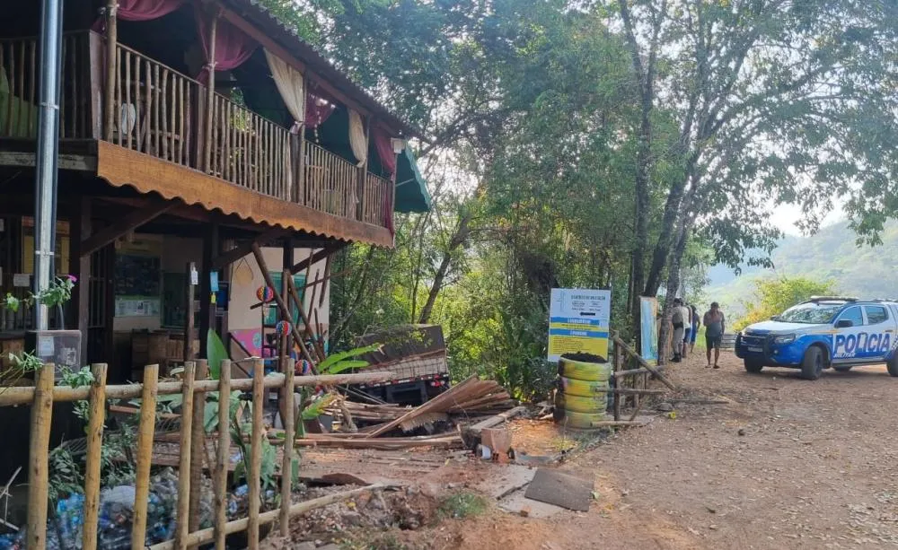 Com o acidente, policiais militares do 13º BPM foram ao local e registraram a ocorrência – Foto: Reprodução / Agência Tocantins