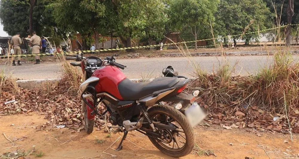 A motocicleta da vítima estava em situação regular junto ao Detran e foi entregue aos familiares que estiveram no local – Foto: Alessandro Ferreira / Agência Tocantins