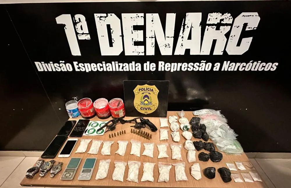 Drogas, armas de fogo, munições, aparelhos celulares, balança de precisão, além de insumos para embalar as substâncias entorpecentes – Foto: Alessandro Ferreira / Agência Tocantins 