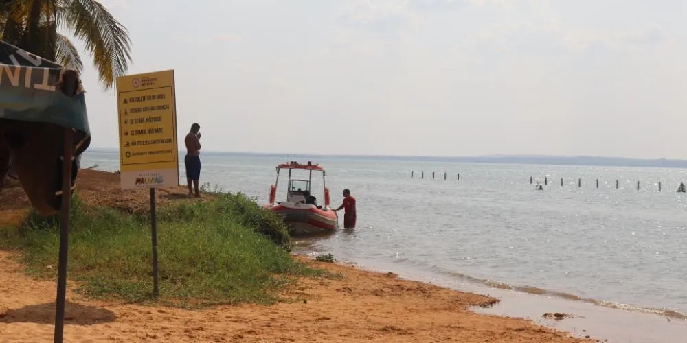 O corpo foi resgatado pelos mergulhadores da Companhia Independente de Busca e Salvamento (CIBS) – Foto: Alessandro Ferreira / Agência Tocantins