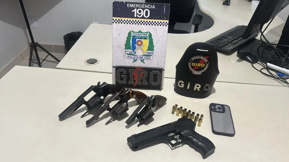 Armas de fogo, munições, simulacro e um aparelho celular foi apreendido com os suspeitos – Foto: Alessandro Ferreira / Agência Tocantins