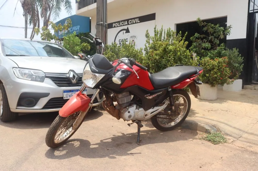 A motocicleta foi recuperada em após a realização dos procedimentos na delegacia da Polícia Civil, foi restituída ao seu legítimo proprietário – Foto: Alessandro Ferreira / Agência Tocantins