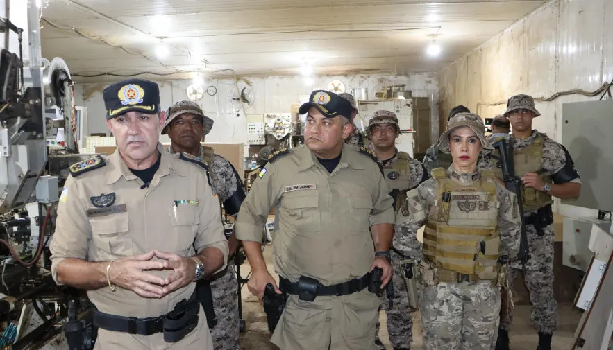 O Comandante-Geral da PMTO, Coronel PM Márcio Antônio Barbosa, acompanhou a operação in loco, visitando a fábrica clandestina desmantelada em Dianópolis - Foto: Felipe Cruz/Governo do Tocantins