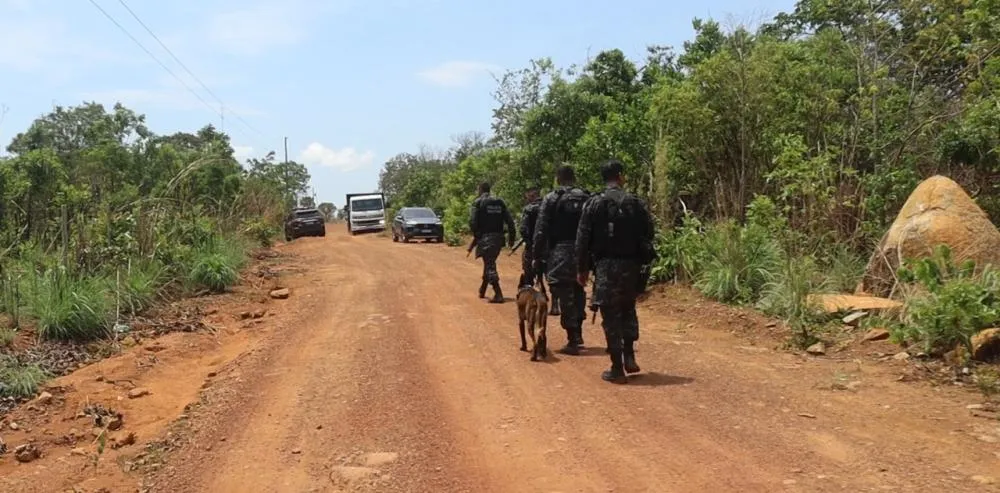 Equipes do Batalhão de Choque estão realizando buscas pela região com o intuito de capturar o suspeito – Alessandro Ferreira / Agência Tocantins